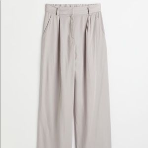 NEVER WORN H&M LIGHT BEIGE wide leg pants, size 6